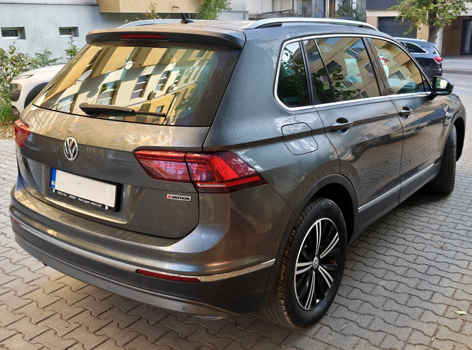 VW Tiguan 2.0, снимка 11 - Автомобили и джипове - 56653974