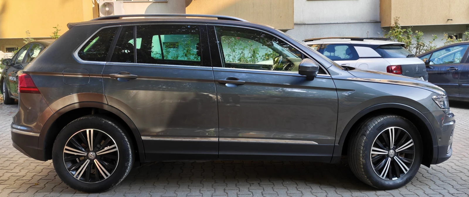 VW Tiguan 2.0, снимка 12 - Автомобили и джипове - 56653974