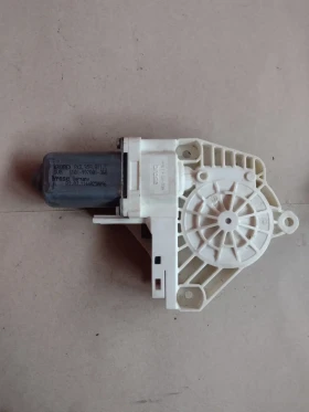     8K0959811C    /     AUDI A4 B8   8K0.959.811.C