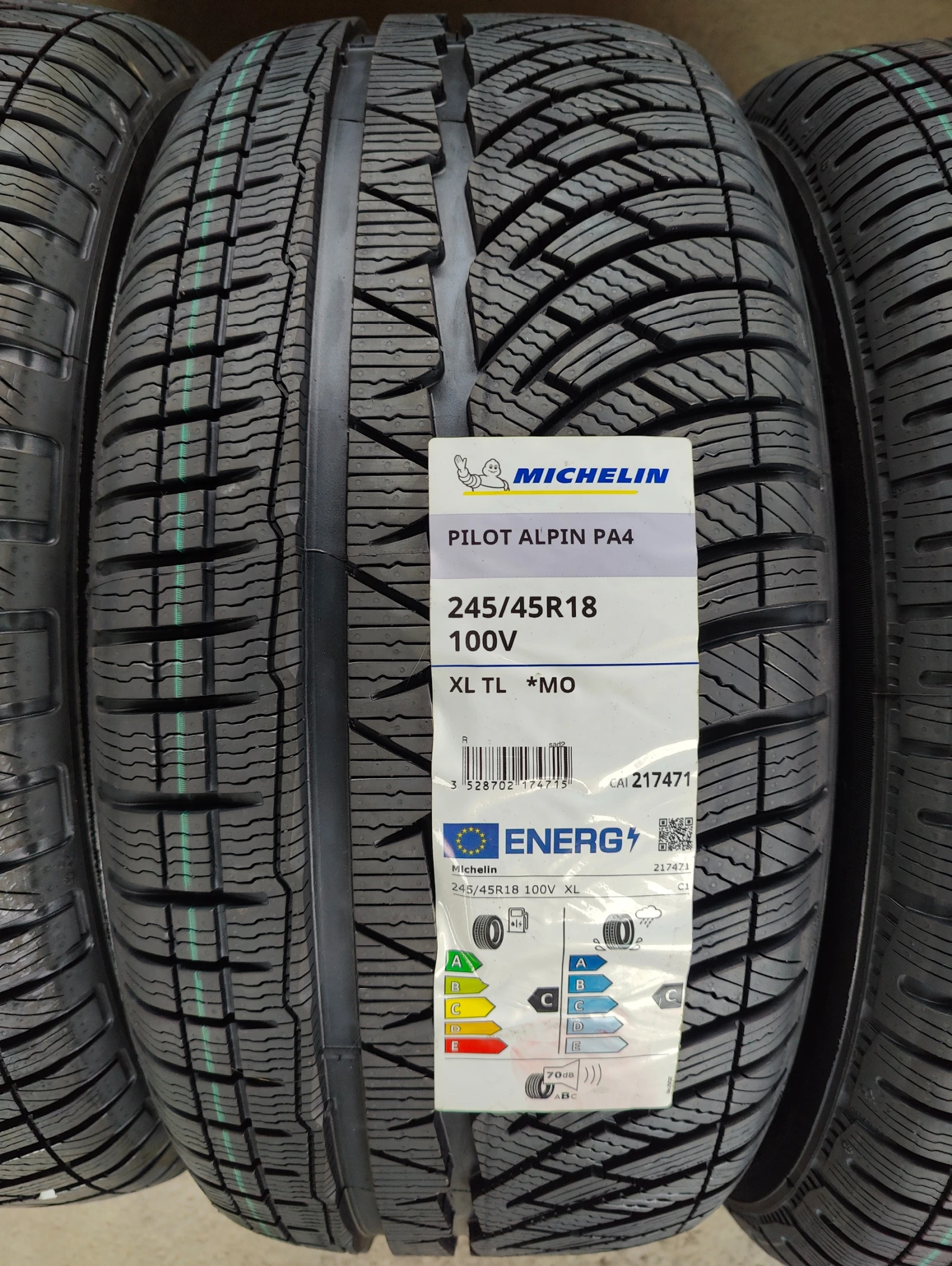 Гуми Зимни 245/45R18, снимка 4 - Гуми и джанти - 56056945