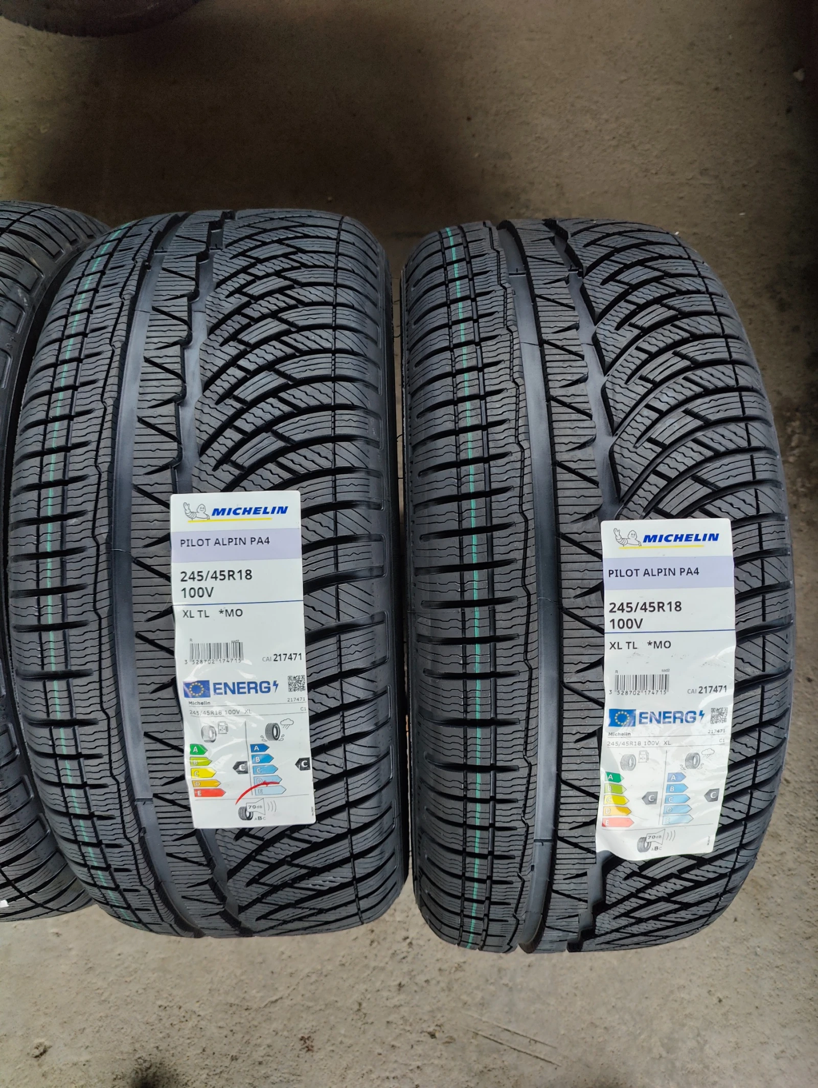 Гуми Зимни 245/45R18, снимка 2 - Гуми и джанти - 56056945
