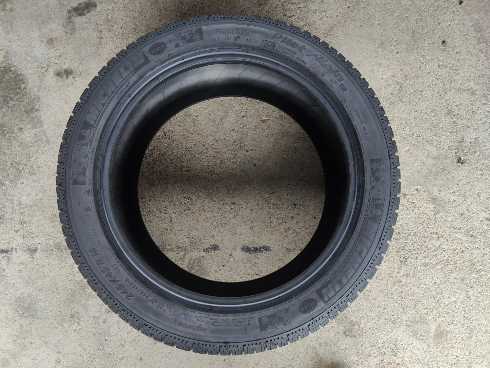Гуми Зимни 245/45R18, снимка 7 - Гуми и джанти - 56056945