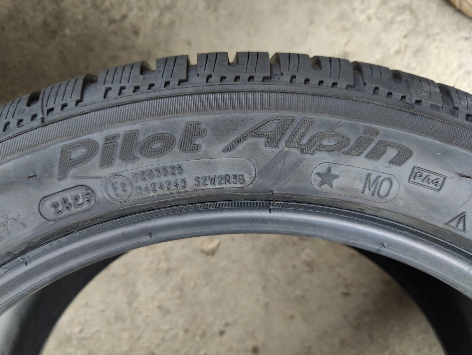 Гуми Зимни 245/45R18, снимка 9 - Гуми и джанти - 56056945