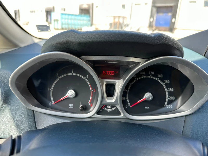 Ford Fiesta 1.4TDCI 68к.с. , снимка 15 - Автомобили и джипове - 47417662