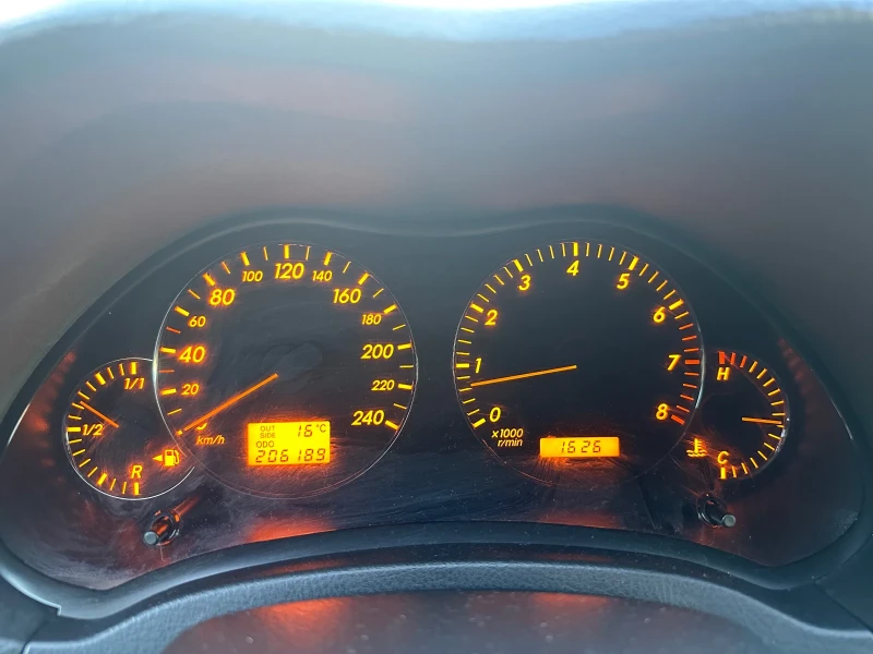 Toyota Avensis, снимка 7 - Автомобили и джипове - 51076956