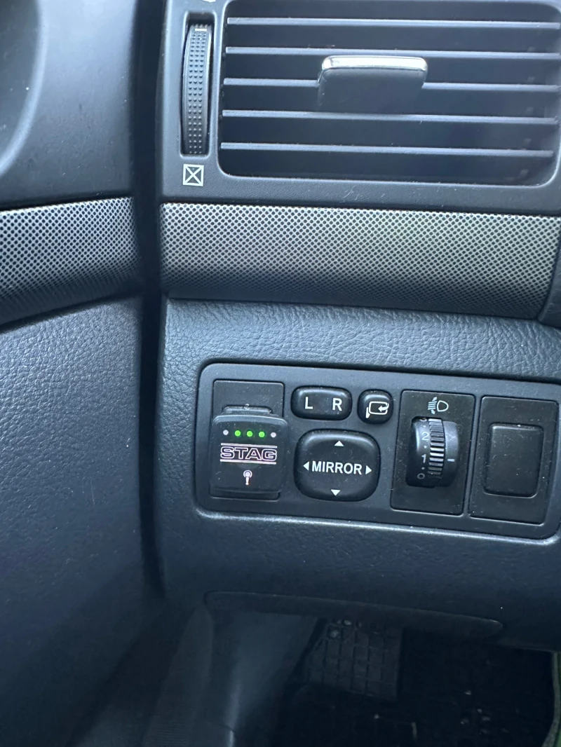 Toyota Avensis, снимка 8 - Автомобили и джипове - 51076956