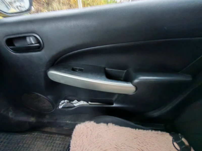 Mazda 2 1.4i, снимка 7 - Автомобили и джипове - 52593861