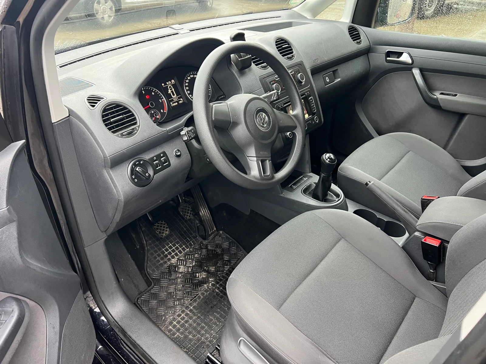 VW Caddy 1.6TDI , пътническо , ТОП , КАТО НОВА - изображение 7