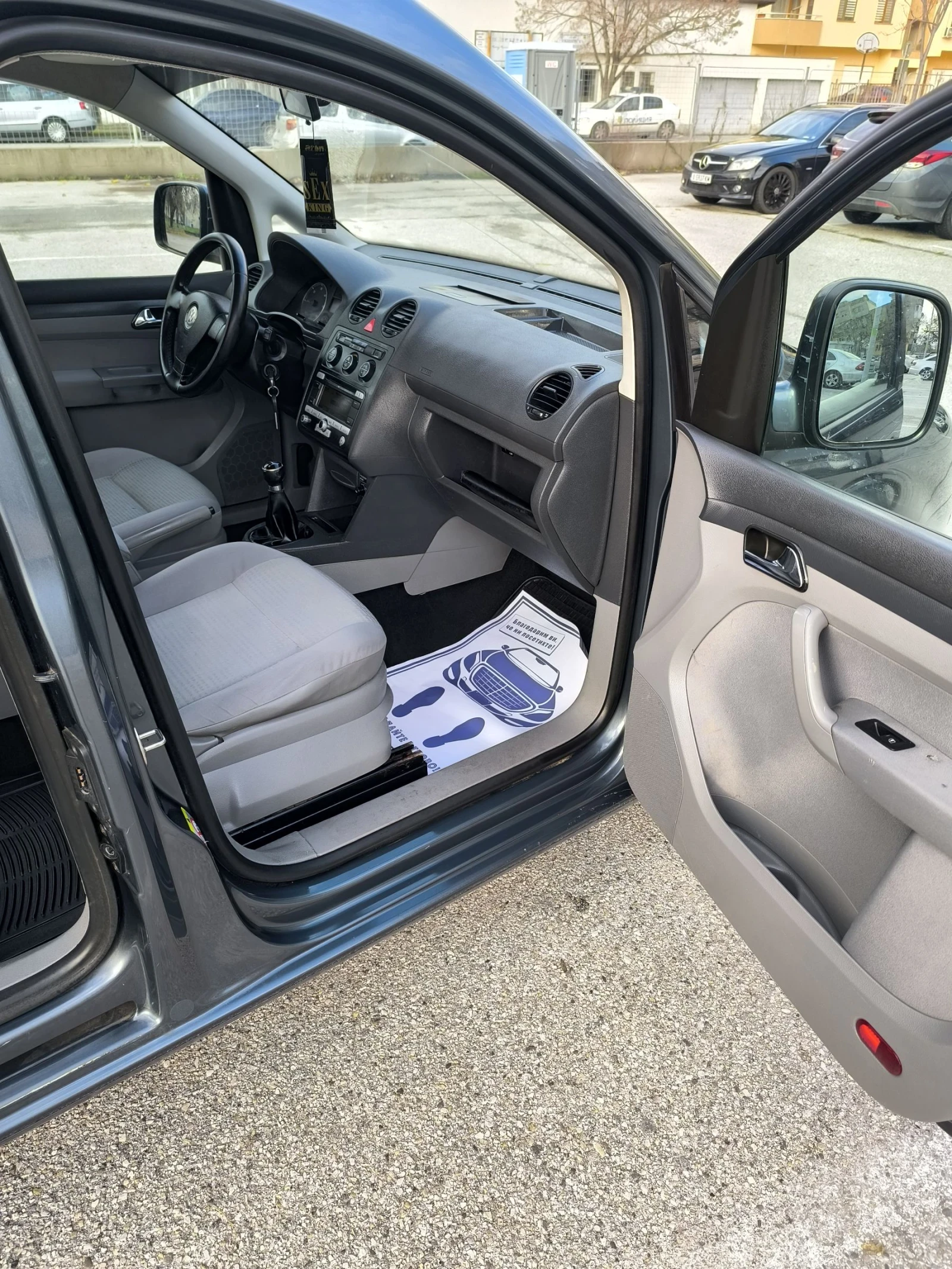 VW Caddy Maxi 2.0TDI - изображение 9