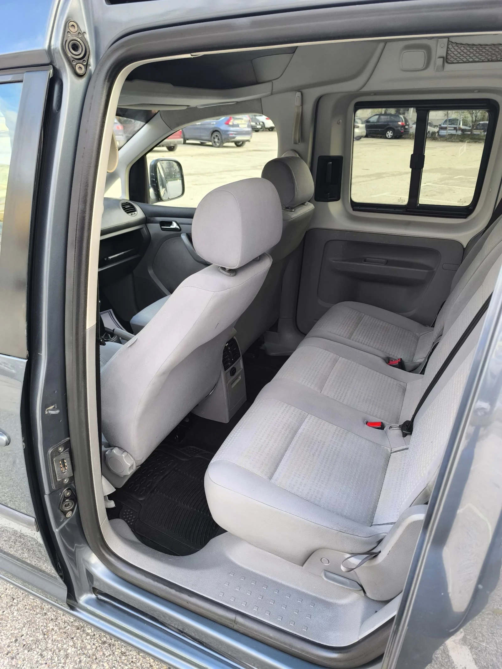 VW Caddy Maxi 2.0TDI - изображение 7