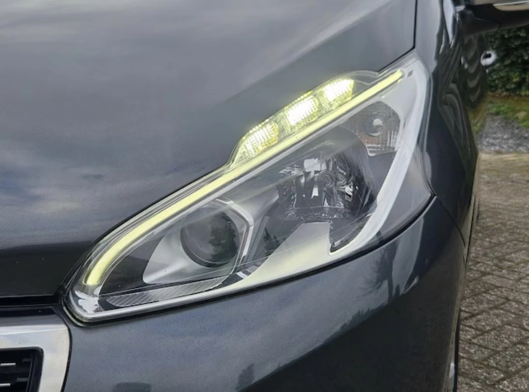 Peugeot 208 BlueHDI Allure , снимка 7 - Автомобили и джипове - 53840512