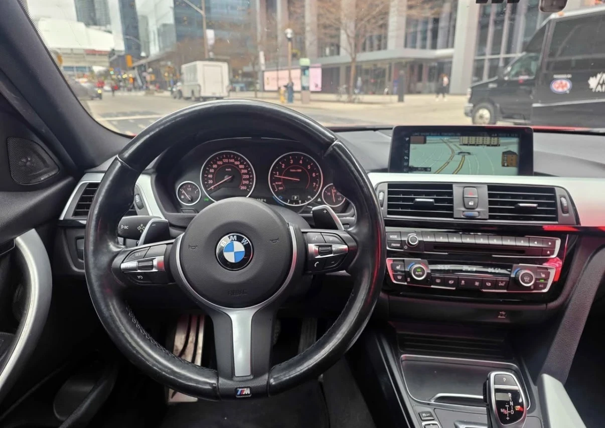 BMW 330 М ПАКЕТ * XDRIVE * HEAD UP * HARMON KARDON * , снимка 6 - Автомобили и джипове - 54562543