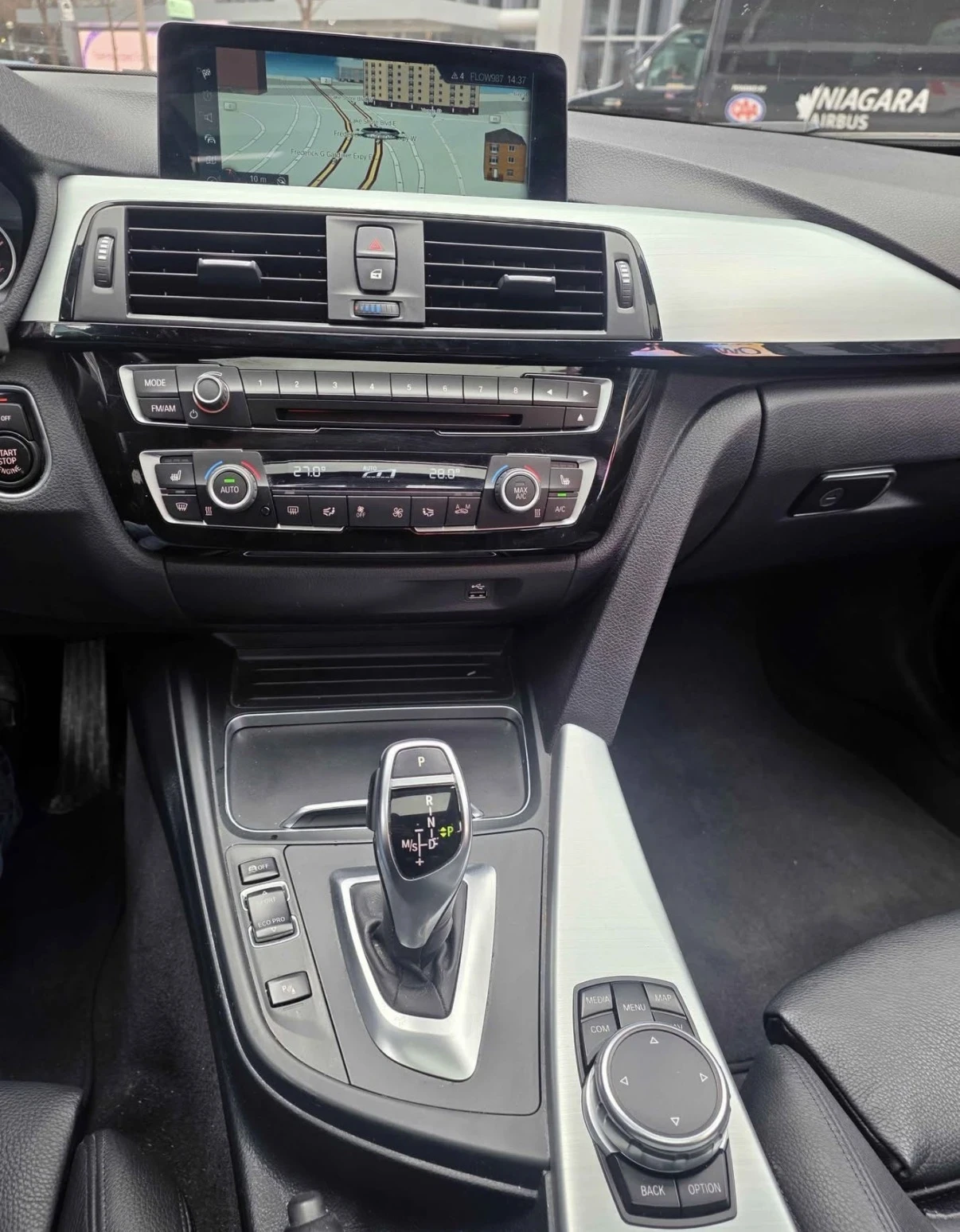 BMW 330 М ПАКЕТ * XDRIVE * HEAD UP * HARMON KARDON * , снимка 9 - Автомобили и джипове - 54562543