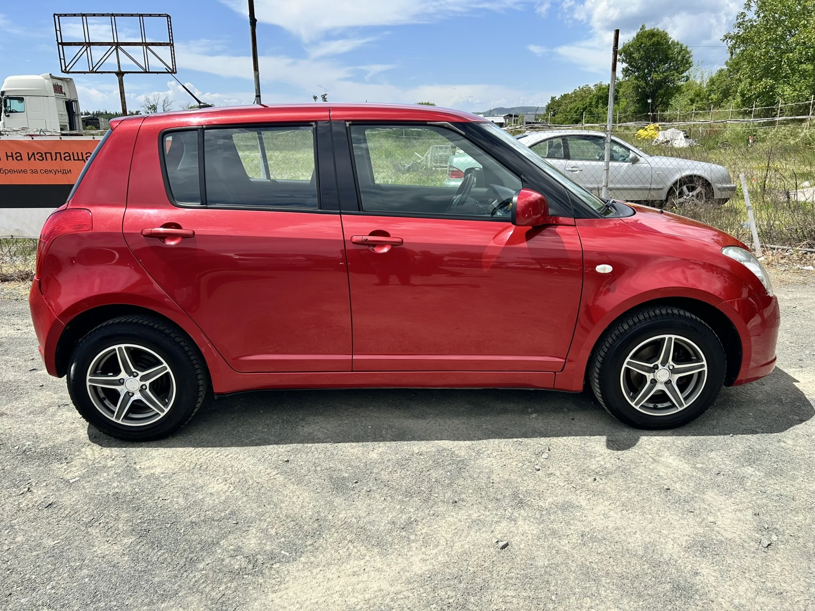 Suzuki Swift 1.3i 4x4, снимка 6 - Автомобили и джипове - 54608064