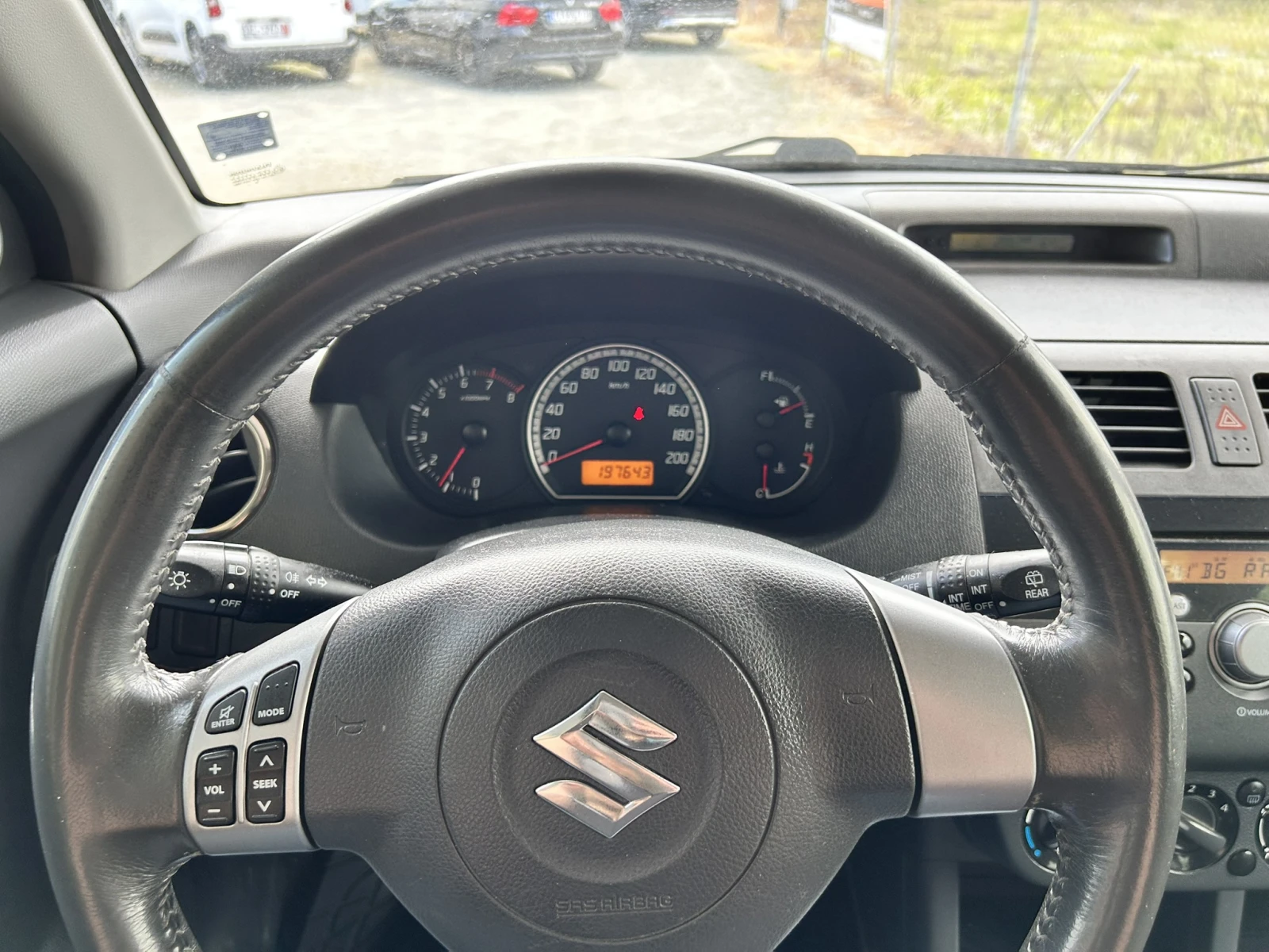 Suzuki Swift 1.3i 4x4, снимка 14 - Автомобили и джипове - 54608064