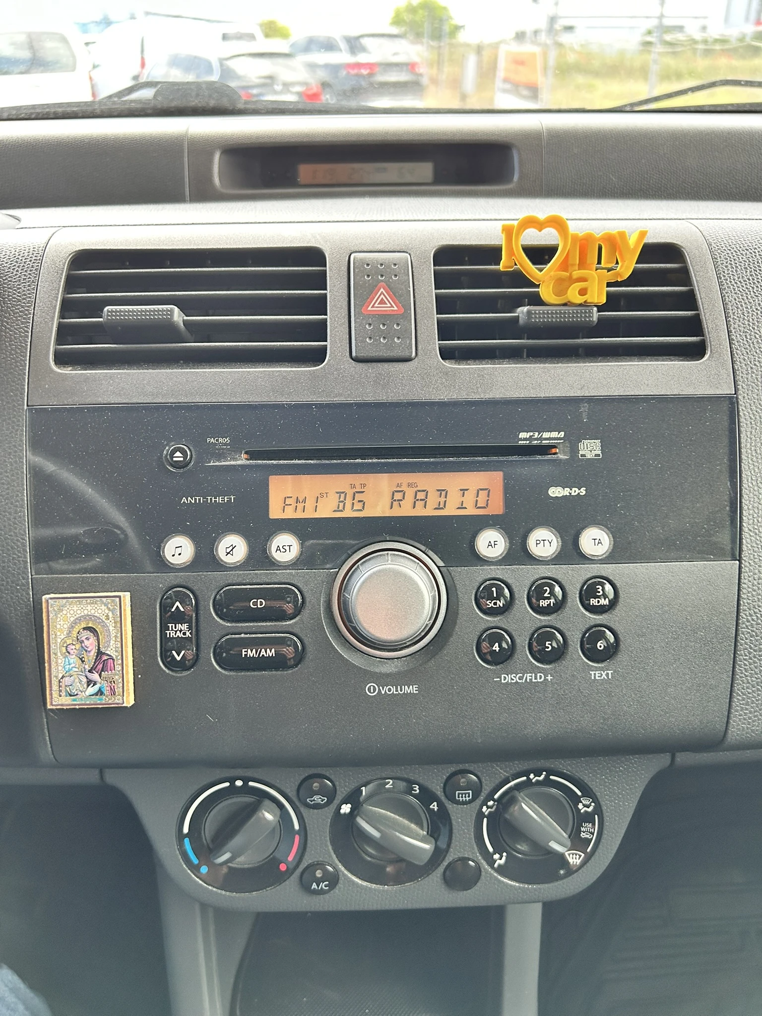 Suzuki Swift 1.3i 4x4, снимка 15 - Автомобили и джипове - 54608064