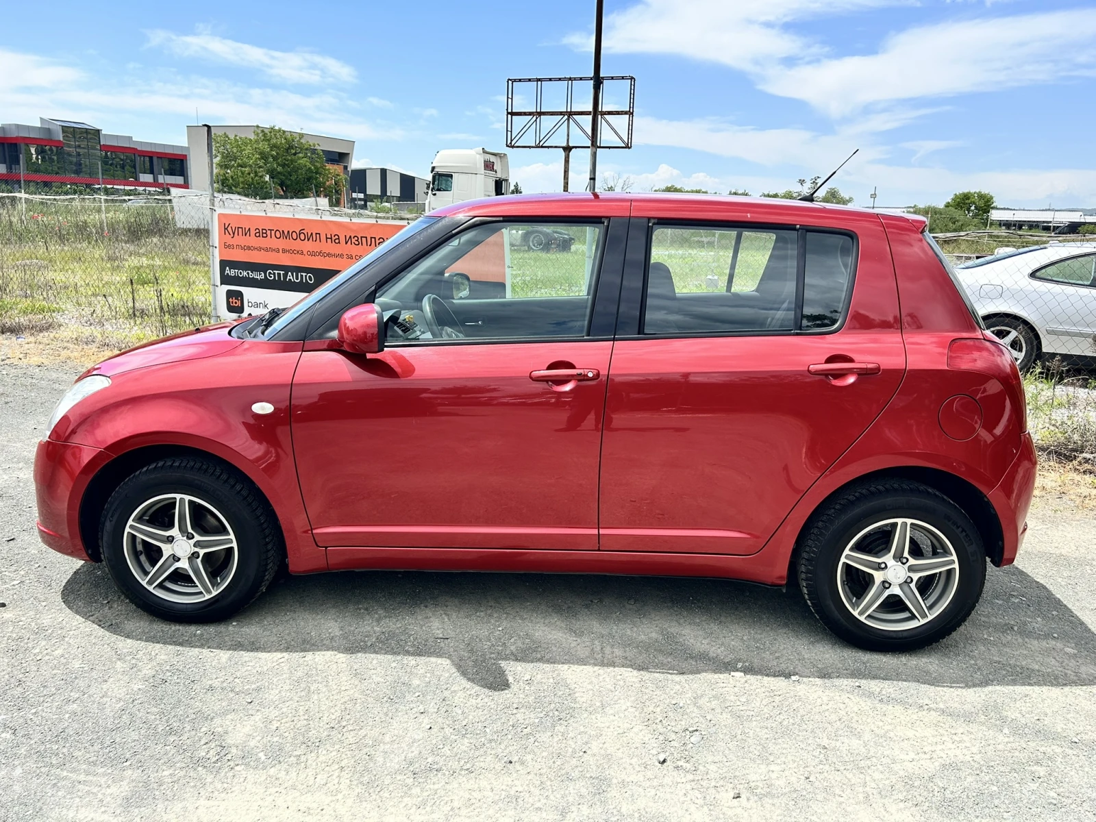 Suzuki Swift 1.3i 4x4, снимка 2 - Автомобили и джипове - 54608064