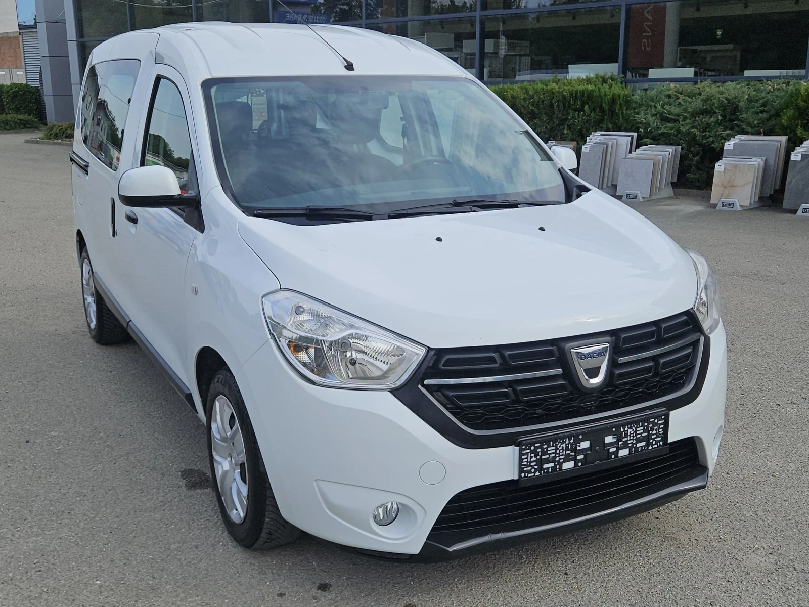 Dacia Dokker 1.6i---109кс, снимка 3 - Автомобили и джипове - 55407720