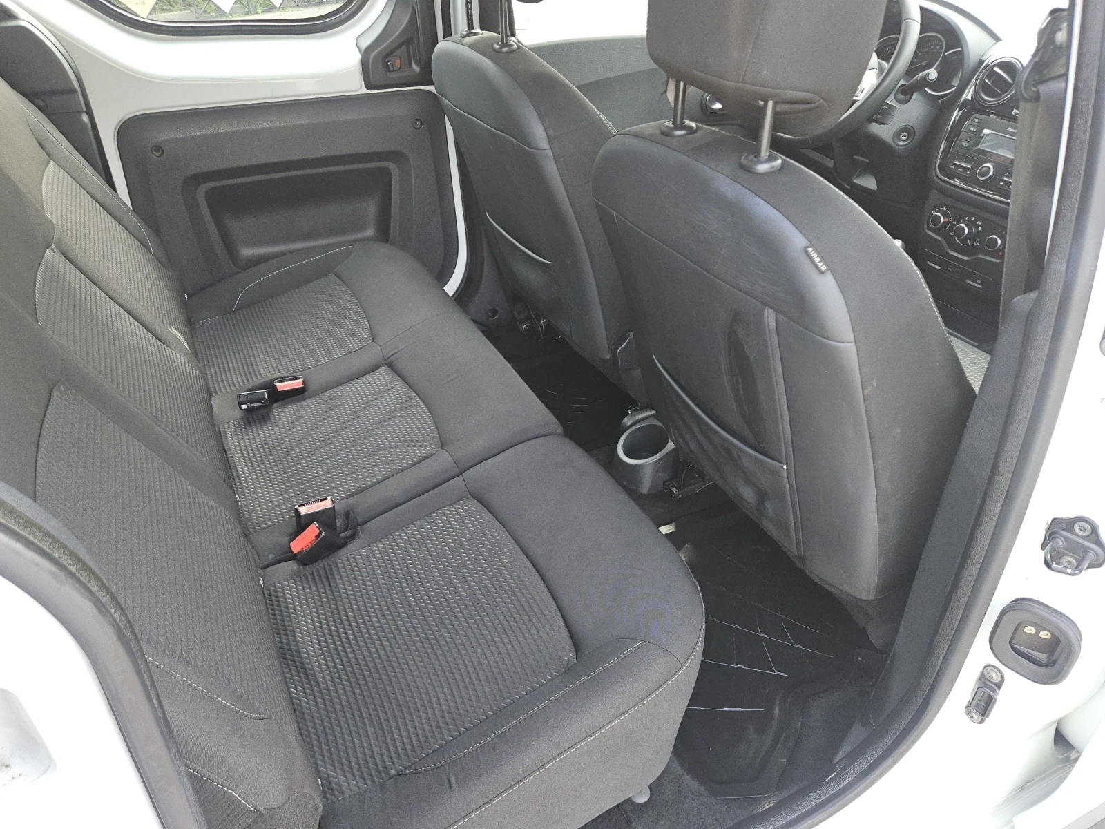 Dacia Dokker 1.6i---109кс, снимка 10 - Автомобили и джипове - 55407720