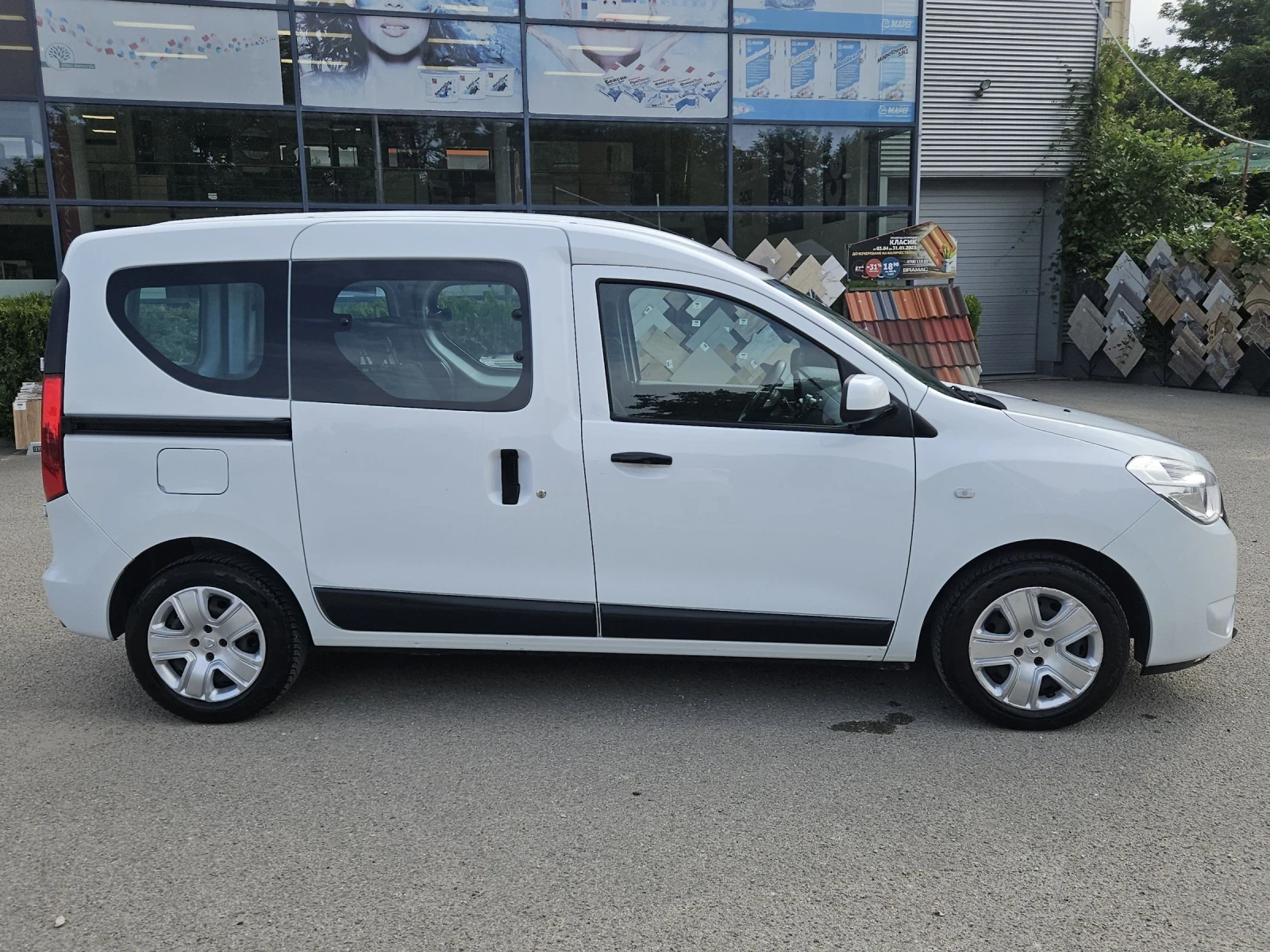 Dacia Dokker 1.6i---109кс, снимка 4 - Автомобили и джипове - 55407720