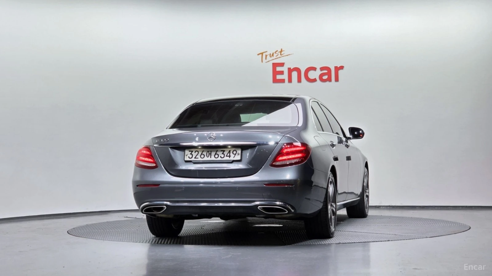 Mercedes-Benz E 300 AVANGARDE* КОЖА* НАВИ* ПАНО* КАМЕРА, снимка 4 - Автомобили и джипове - 55421680