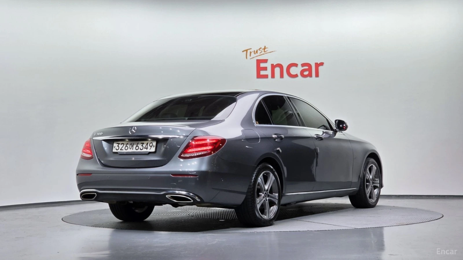 Mercedes-Benz E 300 AVANGARDE* КОЖА* НАВИ* ПАНО* КАМЕРА, снимка 2 - Автомобили и джипове - 55421680