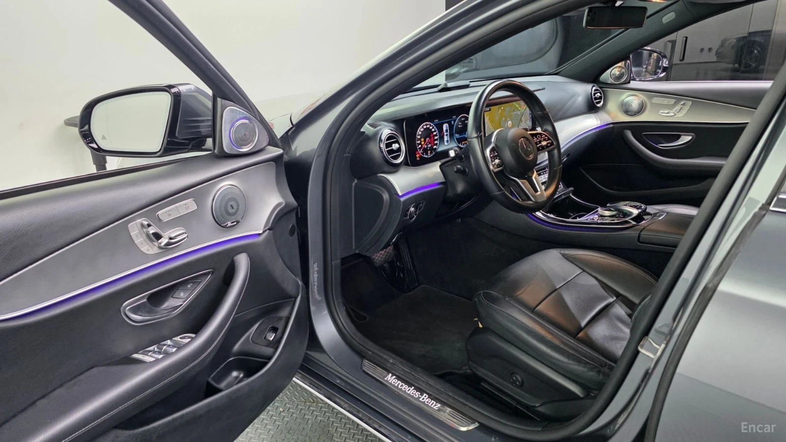 Mercedes-Benz E 300 AVANGARDE* КОЖА* НАВИ* ПАНО* КАМЕРА, снимка 8 - Автомобили и джипове - 55421680