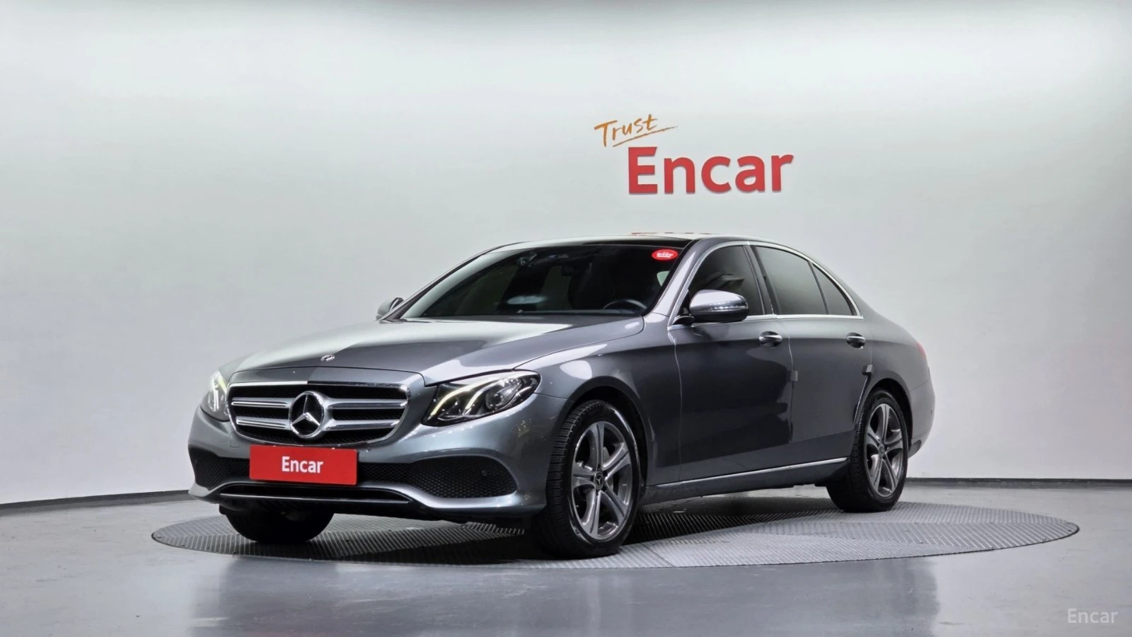 Mercedes-Benz E 300 AVANGARDE* КОЖА* НАВИ* ПАНО* КАМЕРА