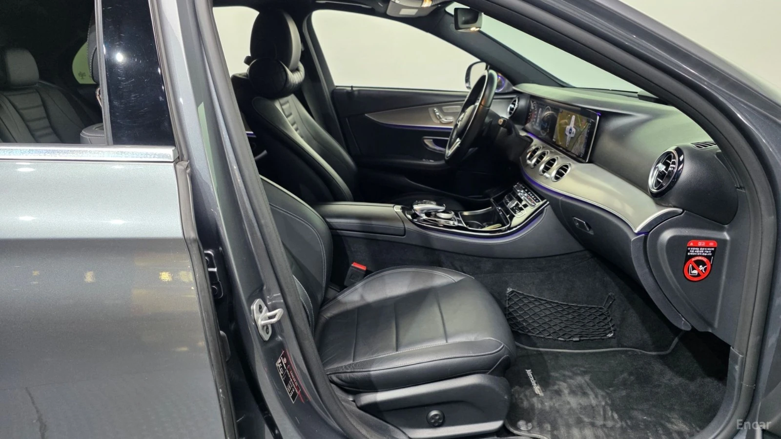 Mercedes-Benz E 300 AVANGARDE* КОЖА* НАВИ* ПАНО* КАМЕРА, снимка 9 - Автомобили и джипове - 55421680