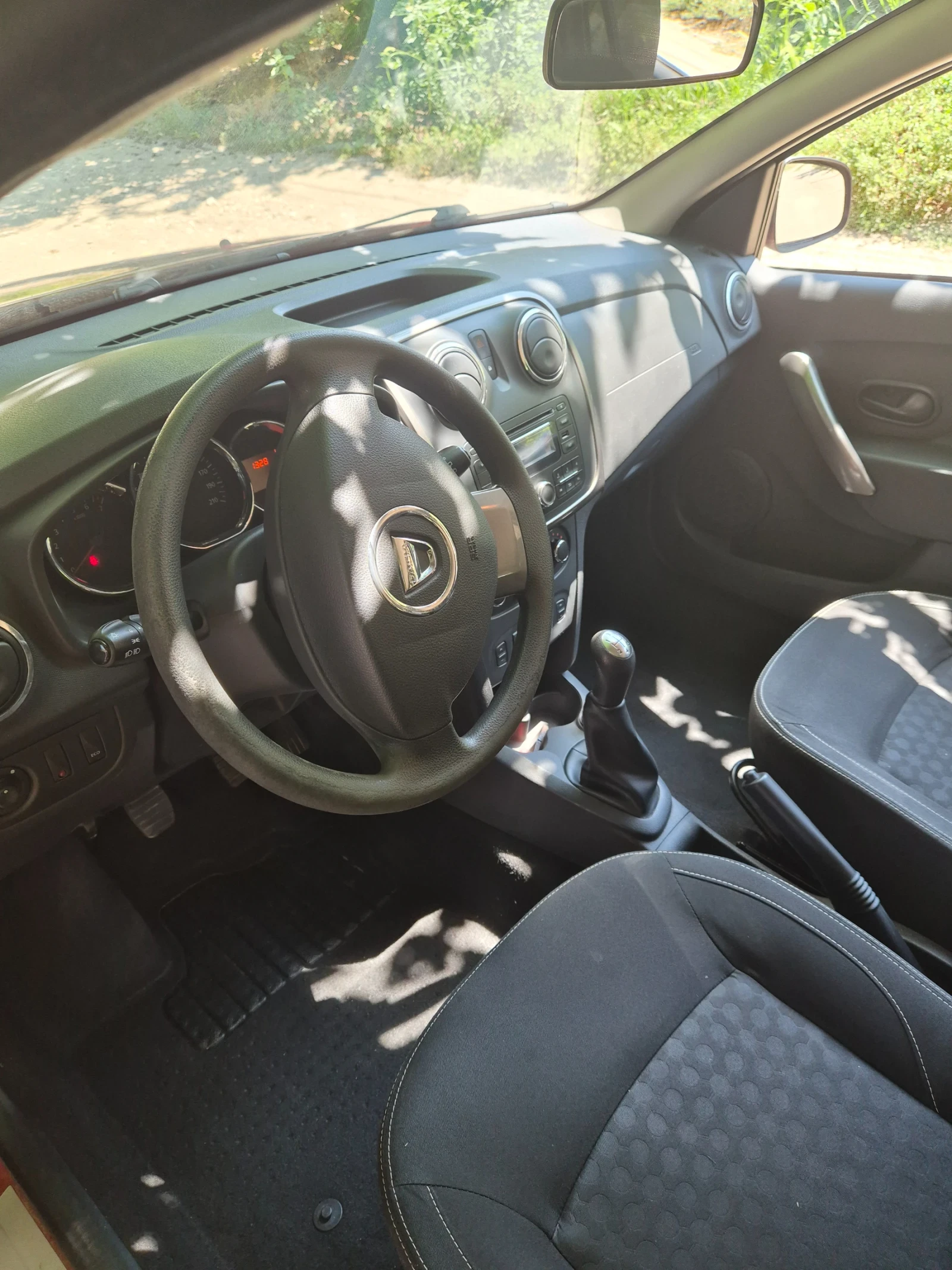 Dacia Logan, снимка 8 - Автомобили и джипове - 55562602