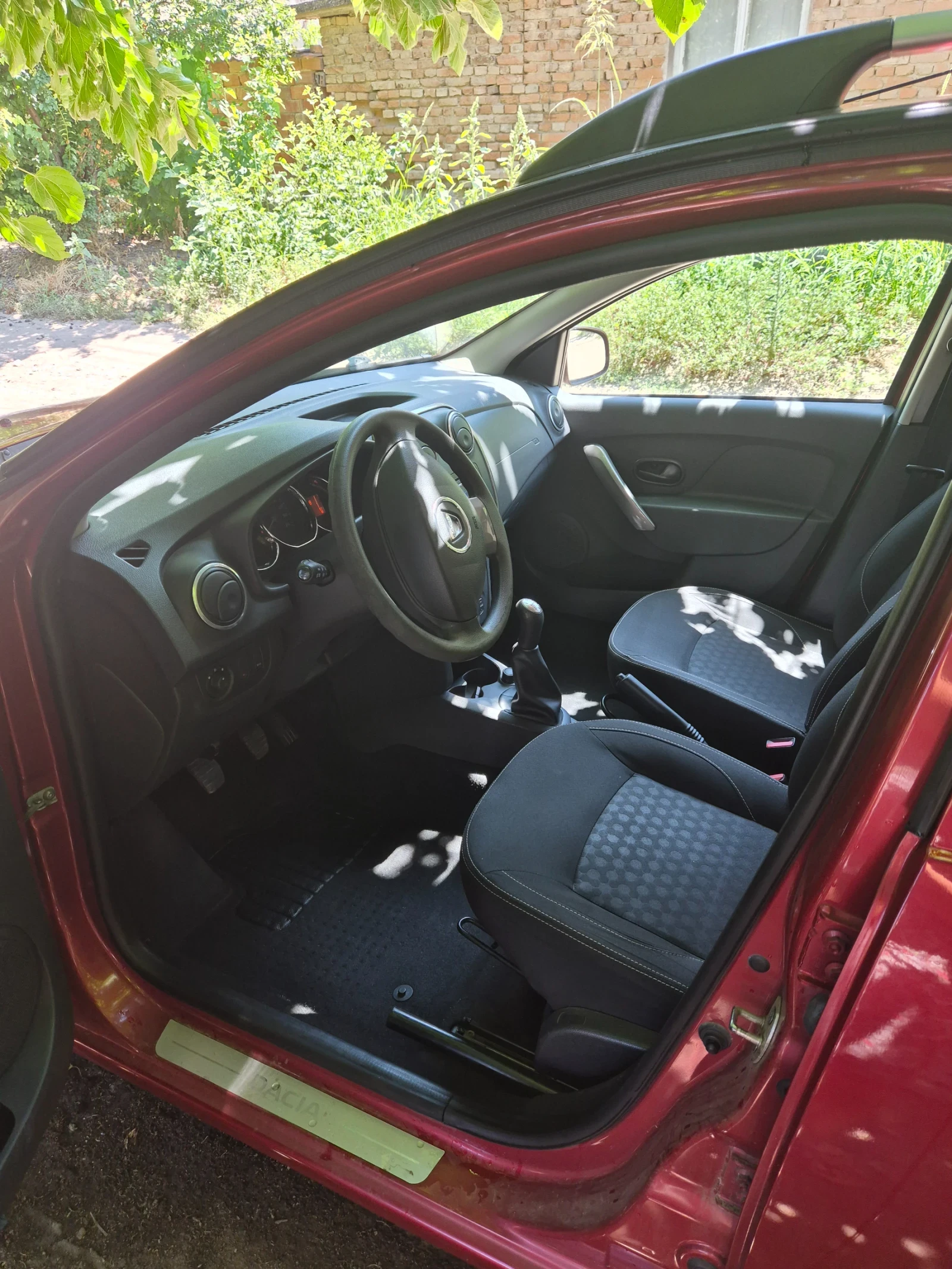 Dacia Logan, снимка 9 - Автомобили и джипове - 55562602