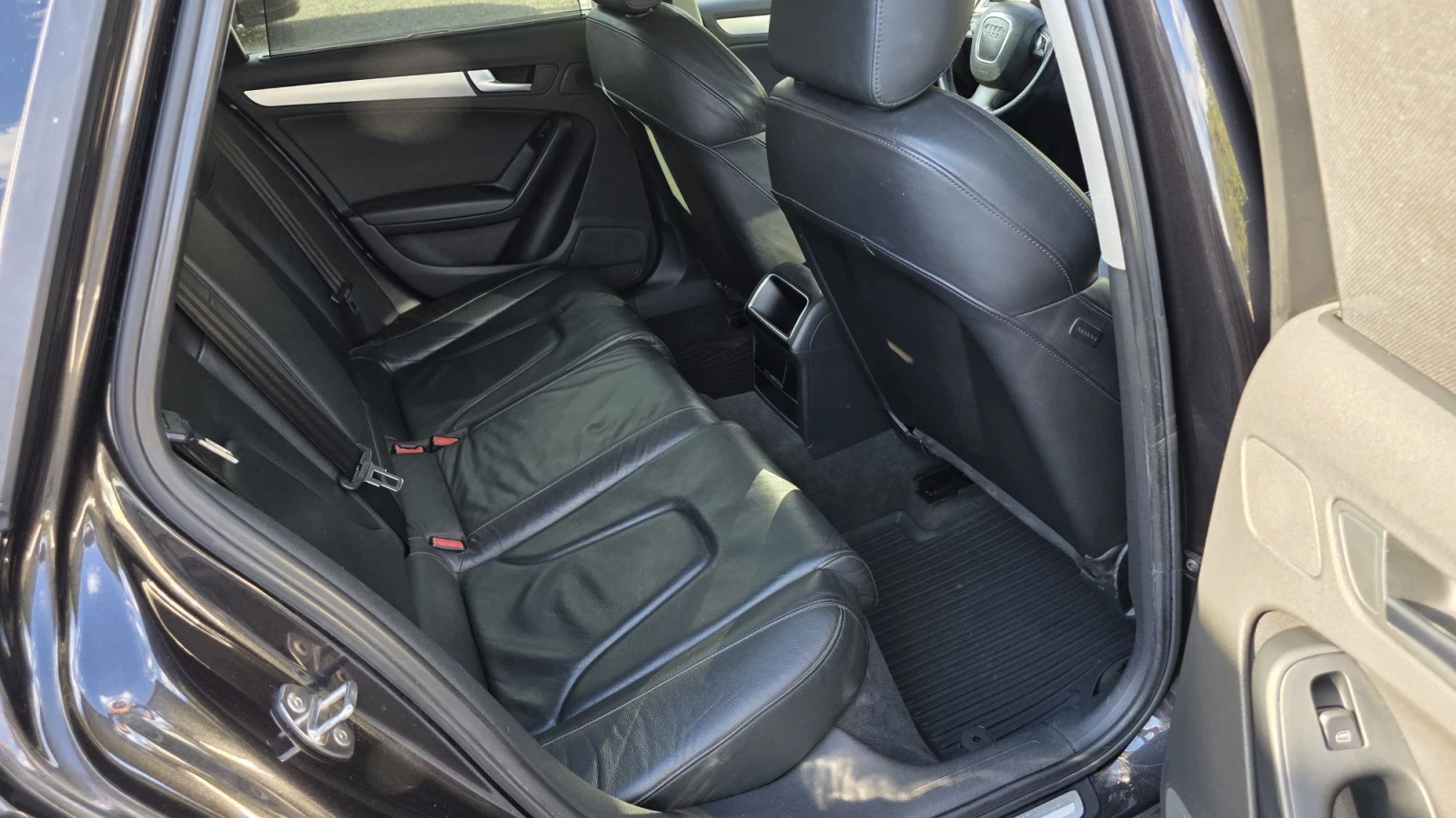 Audi A4 2.0 TDI, снимка 14 - Автомобили и джипове - 55984360