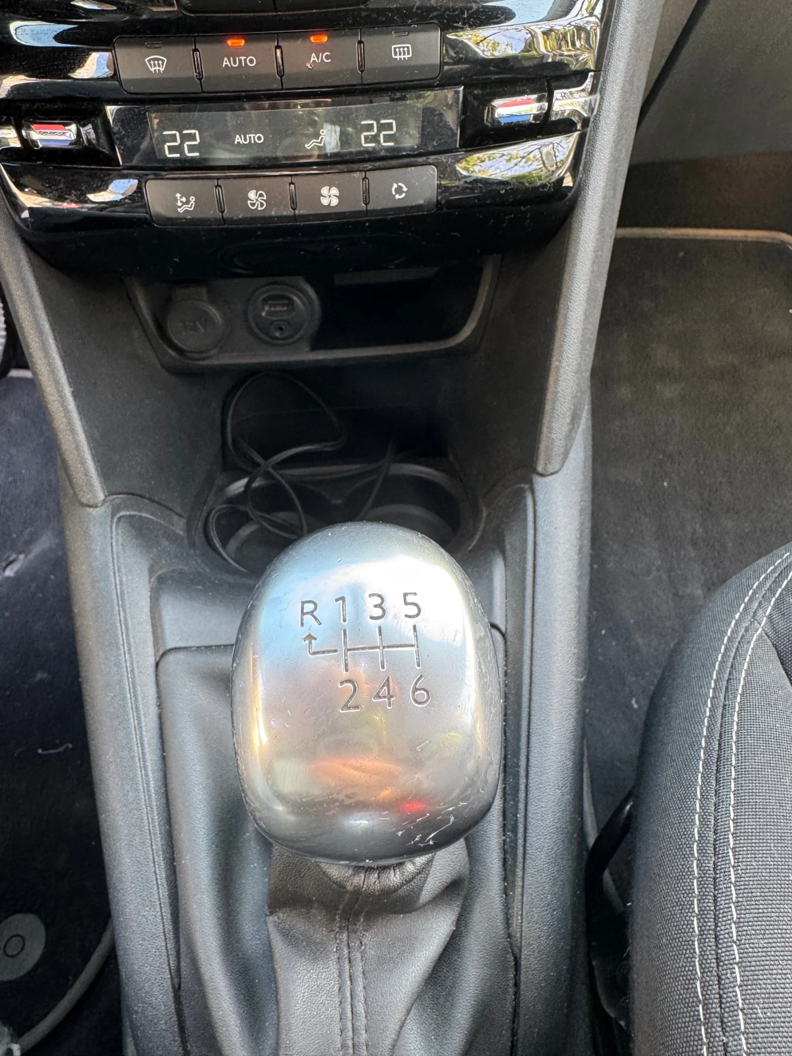 Peugeot 208 1.6 bluehdi 120�.�. -6 �������� | Mobile.bg � ����������� 13