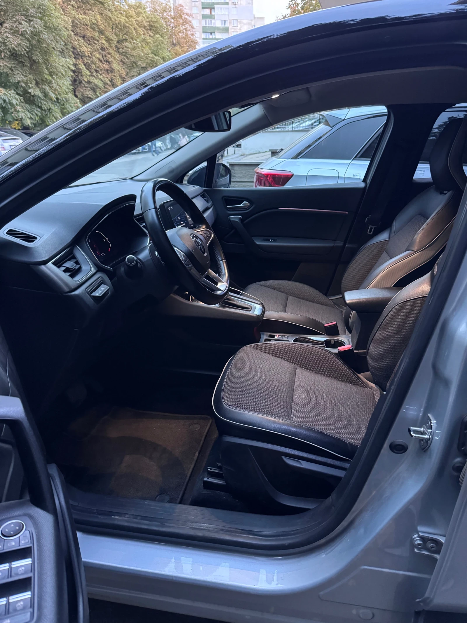 Renault Captur Intens | Mild hybrid, снимка 12 - Автомобили и джипове - 56437585