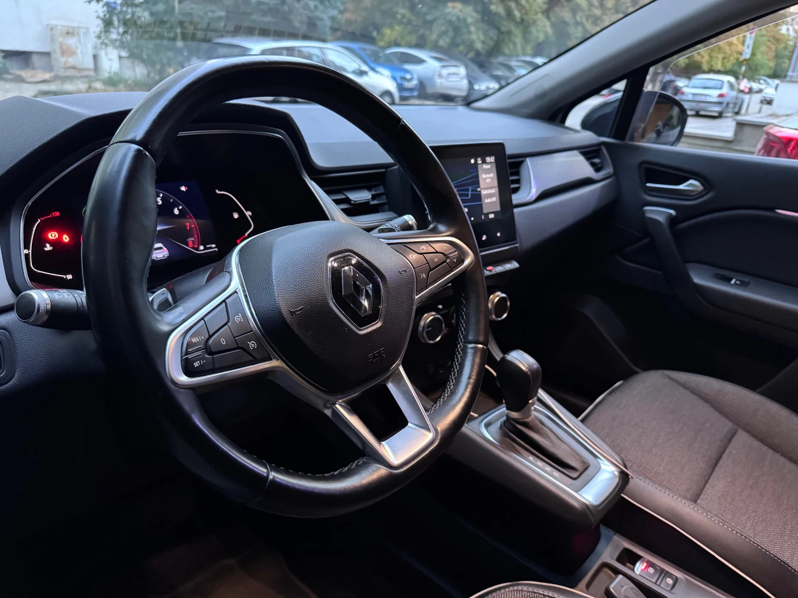 Renault Captur Intens | Mild hybrid, снимка 11 - Автомобили и джипове - 56437585
