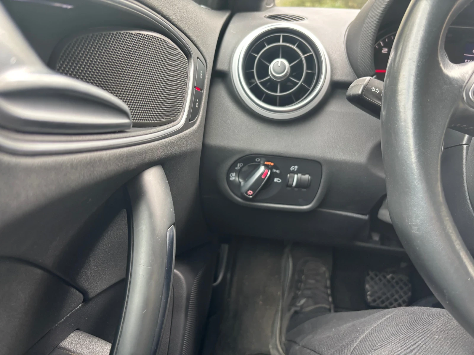 Audi A1, снимка 5 - Автомобили и джипове - 56544207