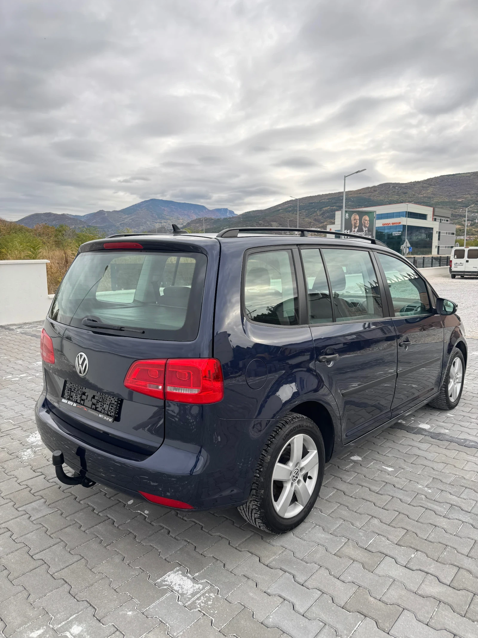 VW Touran 1.6 tdi, снимка 4 - Автомобили и джипове - 56733928
