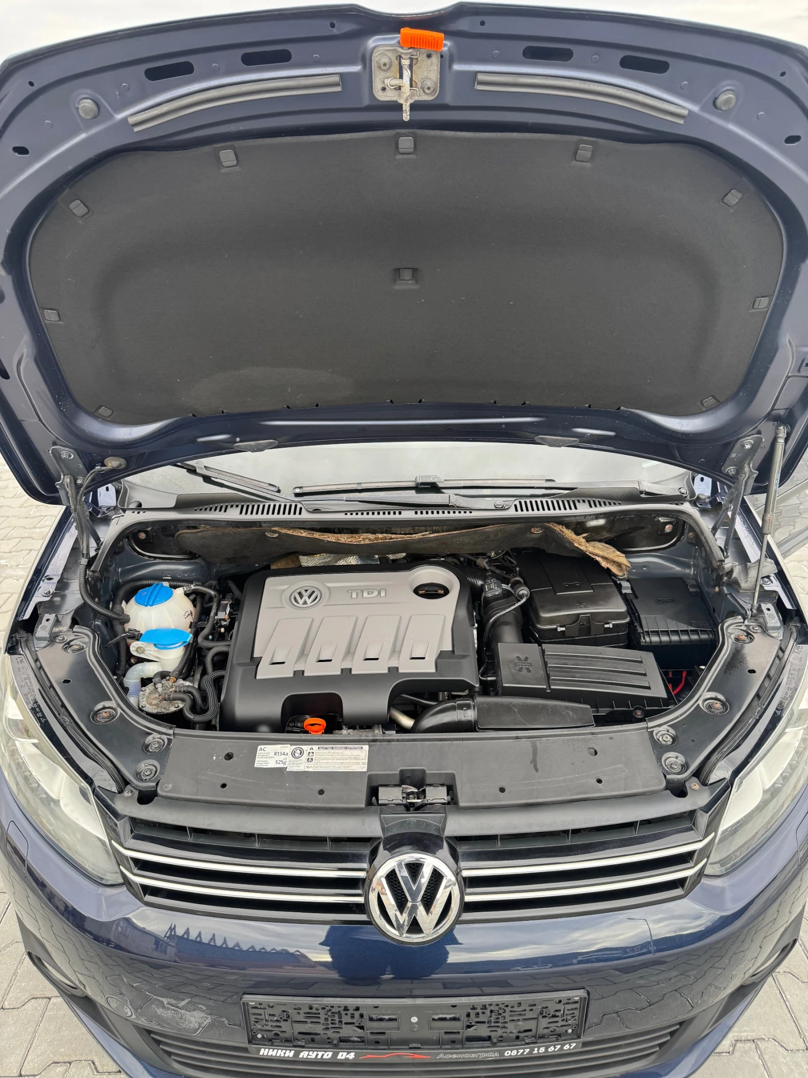 VW Touran 1.6 tdi, снимка 16 - Автомобили и джипове - 56733928