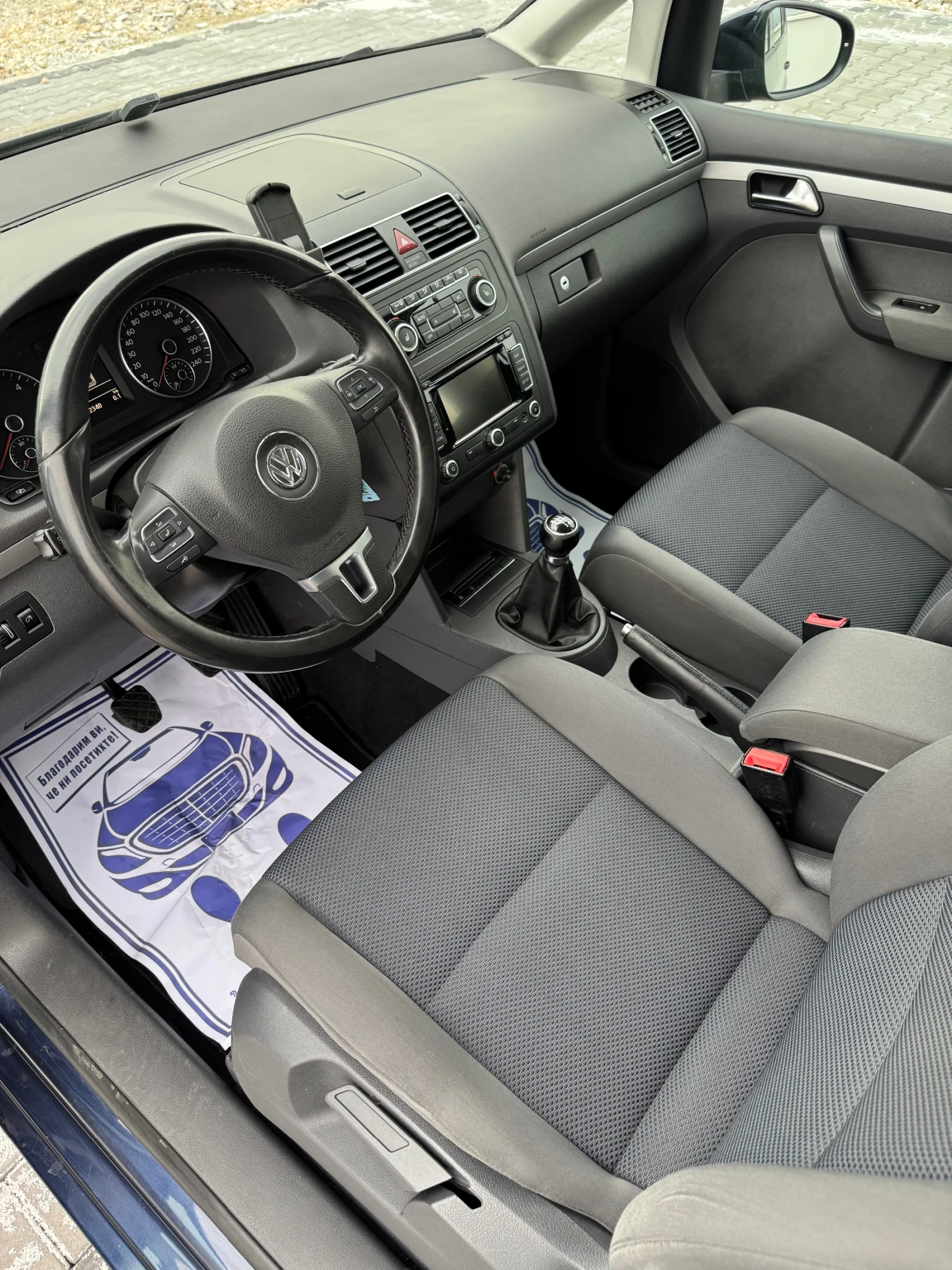 VW Touran 1.6 tdi, снимка 7 - Автомобили и джипове - 56733928