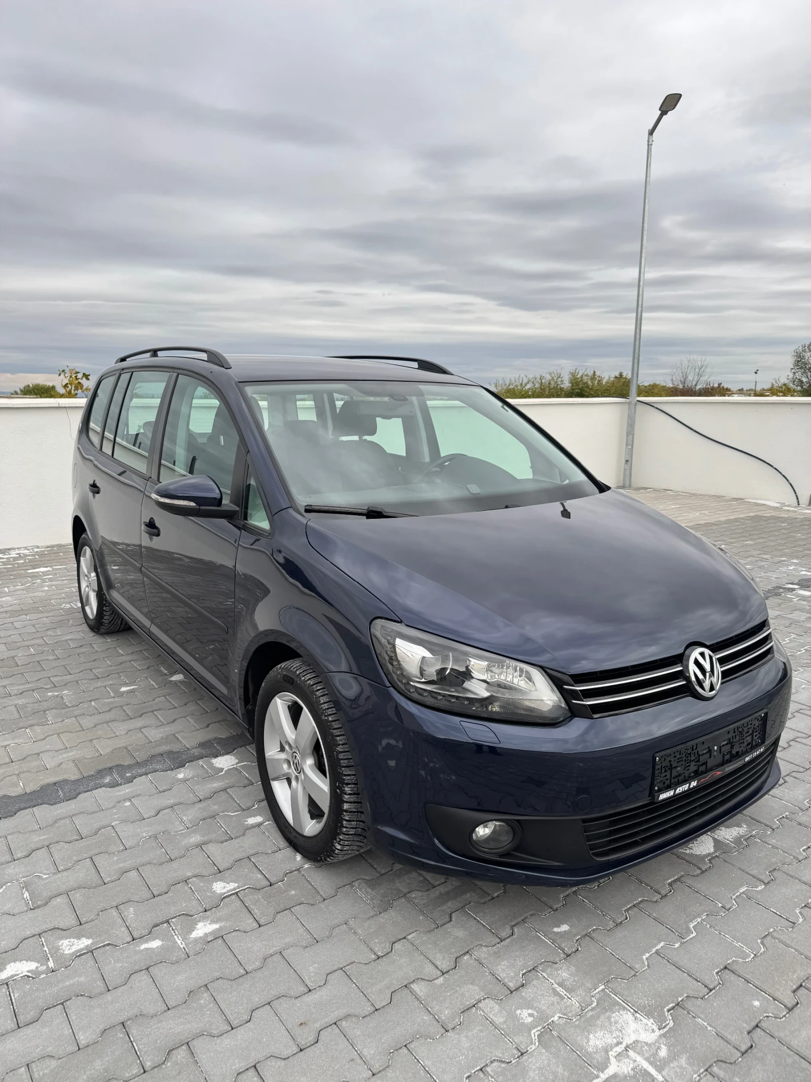 VW Touran 1.6 tdi, снимка 3 - Автомобили и джипове - 56733928