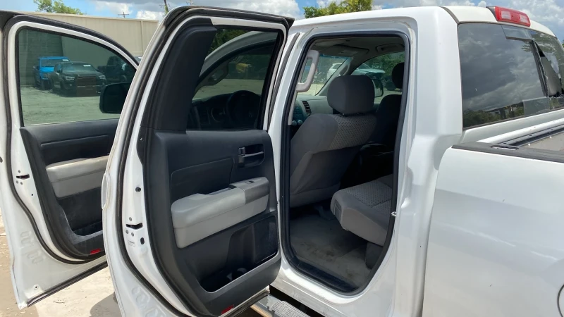 Toyota Tundra 4, 6 SR5, снимка 9 - Автомобили и джипове - 51910493