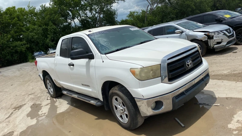 Toyota Tundra 4, 6 SR5