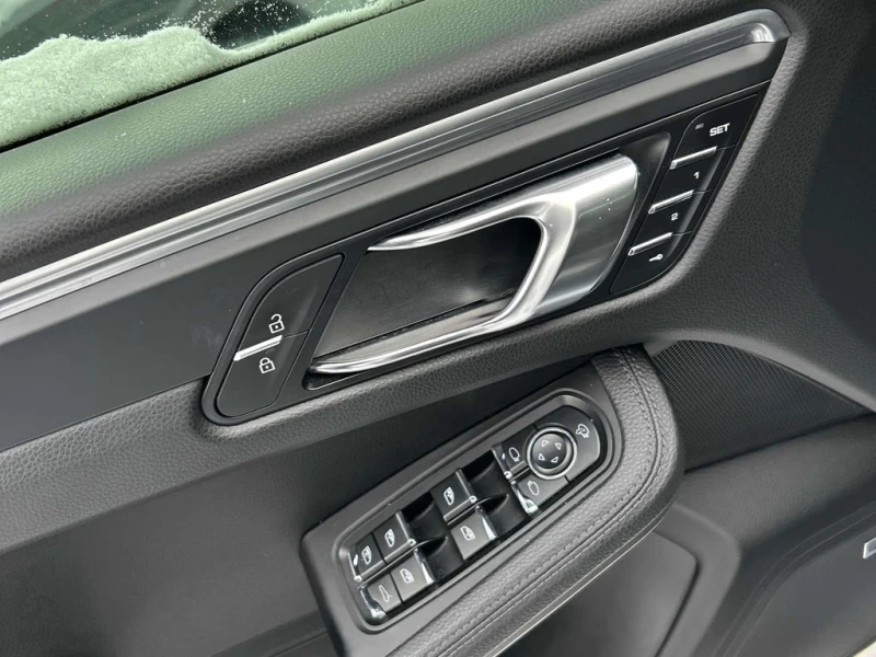 Porsche Macan * AWD * CARFAX * БЕЗ ПЪРВОНАЧАЛНА ВНОСКА, снимка 10 - Автомобили и джипове - 53308433