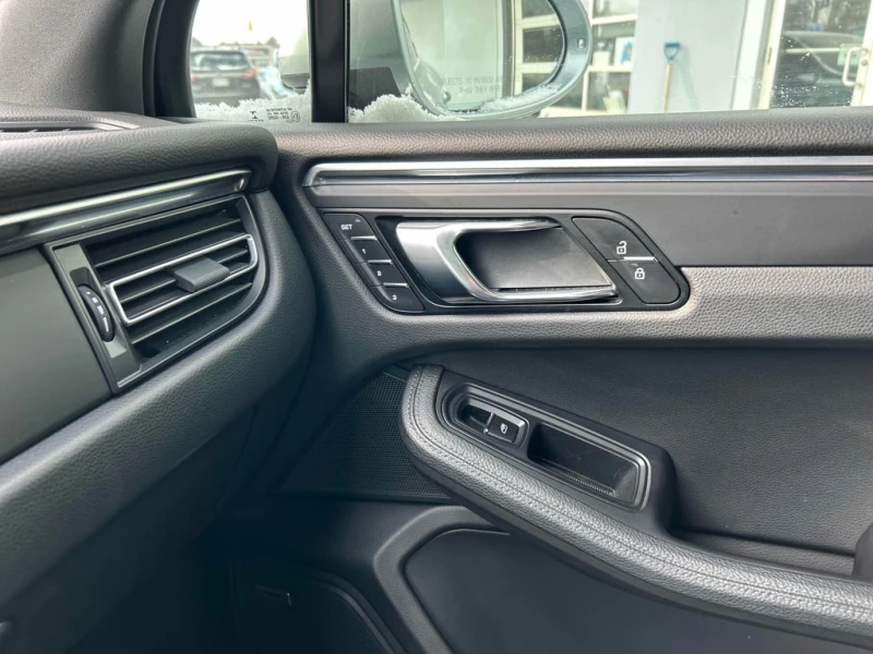 Porsche Macan * AWD * CARFAX * БЕЗ ПЪРВОНАЧАЛНА ВНОСКА, снимка 11 - Автомобили и джипове - 53308433