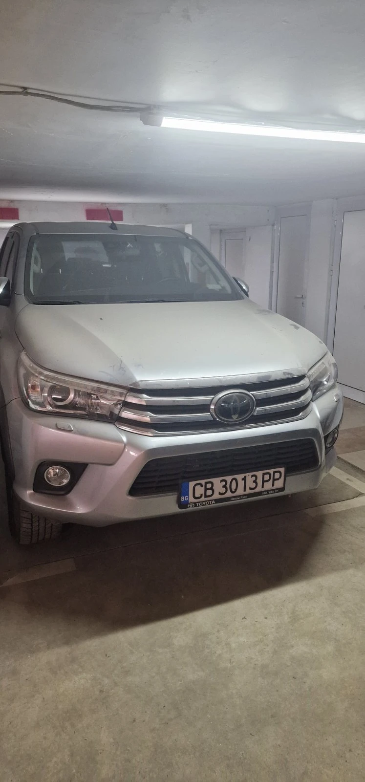Toyota Hilux Invincible, снимка 5 - Автомобили и джипове - 53800322