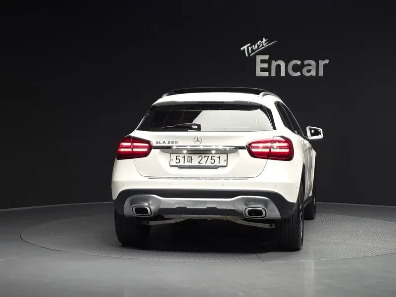 Mercedes-Benz GLA 220, снимка 4 - Автомобили и джипове - 55938758