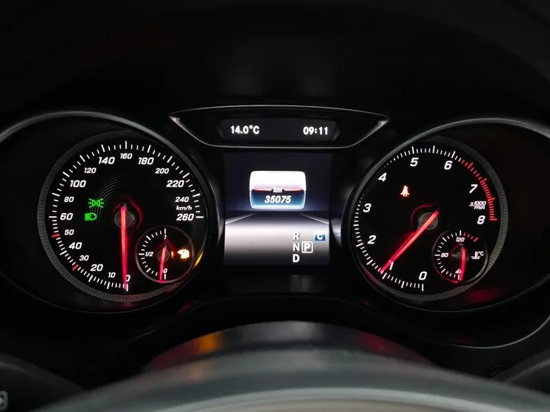 Mercedes-Benz GLA 220, снимка 8 - Автомобили и джипове - 55938758