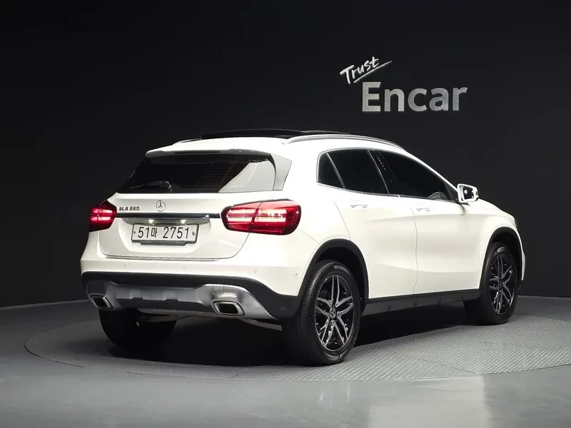 Mercedes-Benz GLA 220, снимка 2 - Автомобили и джипове - 55938758