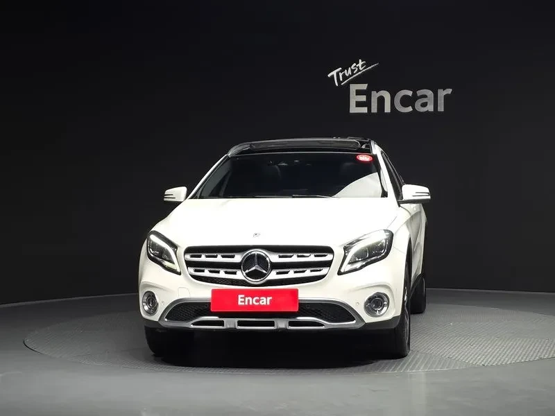 Mercedes-Benz GLA 220, снимка 3 - Автомобили и джипове - 55938758