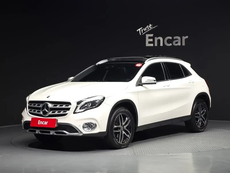 Mercedes-Benz GLA 220